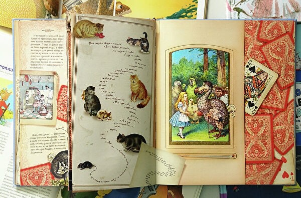 Элис, Соня, Аня: как "Алиса в Стране чудес" становилась русской книгой Элис, Соня, Аня: как "Алиса в Стране чудес" становилась русской книгой