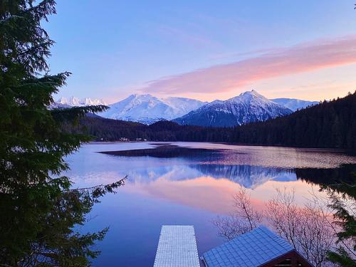 Медведев шуткой о неизбежной войне ответил на отказ Госдепа возвращать Аляску
