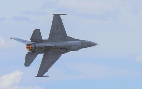 ВВС США обучают в Аризоне двенадцать украинских летчиков работе на F-16 ВВС США обучают в Аризоне двенадцать украинских летчиков работе на F-16