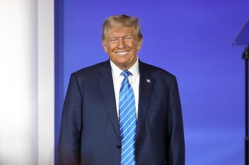 WSJ: Трамп в период президентства заявлял, что Украина полна «ужасных людей» WSJ: Трамп в период президентства заявлял, что Украина полна «ужасных людей»