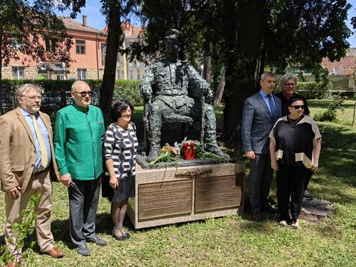 20 мая в городе Сремски-Карловци прошла торжественная церемония открытия памятника «Казачий атаман» 20 мая в городе Сремски-Карловци прошла торжественная церемония открытия памятника «Казачий атаман»