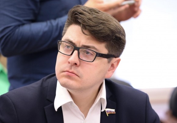 Полить грязью Родину, а чуть-что, ей же и воспользоваться — вполне в духе иноагентов Полить грязью Родину, а чуть-что, ей же и воспользоваться — вполне в духе иноагентов