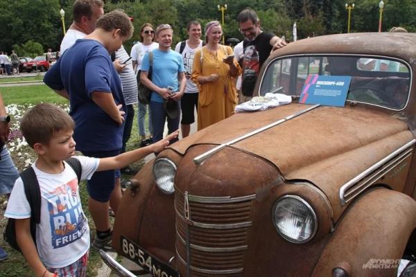 Раритеты из металлолома. В Москве показали лучшие старинные автомобили
Раритеты из металлолома. В Москве показали лучшие старинные автомобили