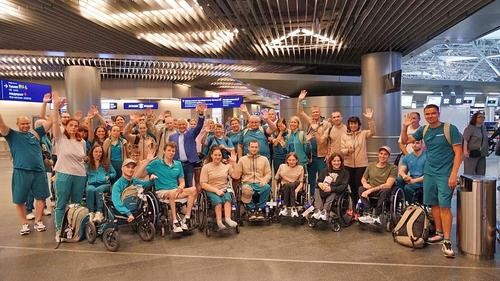 Первые российские спортсмены-паралимпийцы прибыли в Париж Первые российские спортсмены-паралимпийцы прибыли в Париж