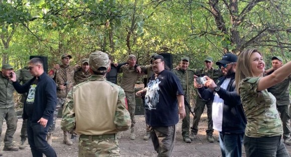 В двух шагах от линии фронта В двух шагах от линии фронта