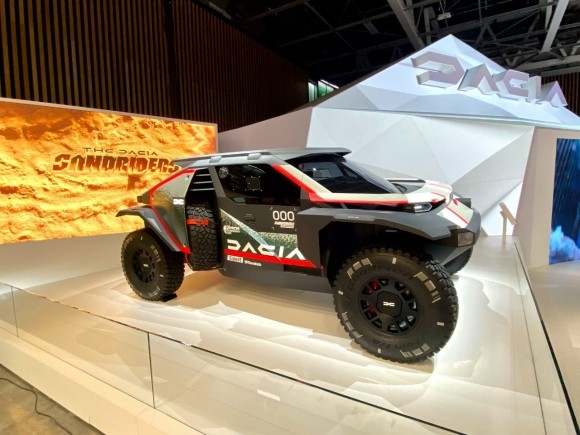В Париже открылся крупнейший в Европе автосалон Mondial de l’Auto 2024 В Париже открылся крупнейший в Европе автосалон Mondial de l’Auto 2024