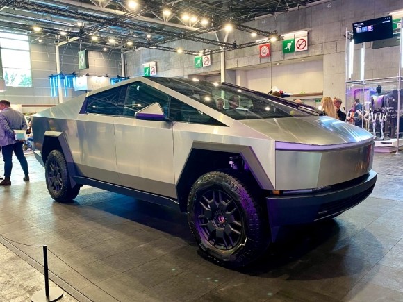 В Париже открылся крупнейший в Европе автосалон Mondial de l’Auto 2024 В Париже открылся крупнейший в Европе автосалон Mondial de l’Auto 2024