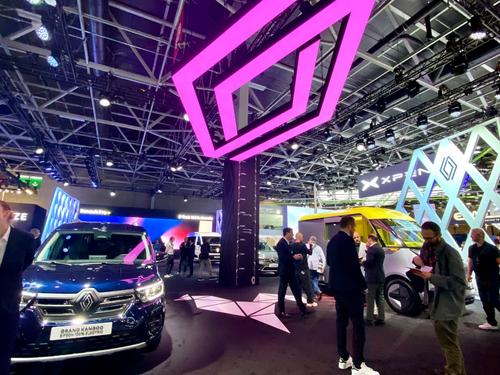 В Париже открылся крупнейший в Европе автосалон Mondial de l’Auto 2024 В Париже открылся крупнейший в Европе автосалон Mondial de l’Auto 2024