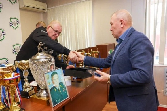 Мишень истории: «Виктор Карпухин опять собрал нас» Мишень истории: «Виктор Карпухин опять собрал нас»
