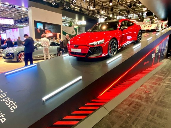 В Париже открылся крупнейший в Европе автосалон Mondial de l’Auto 2024 В Париже открылся крупнейший в Европе автосалон Mondial de l’Auto 2024