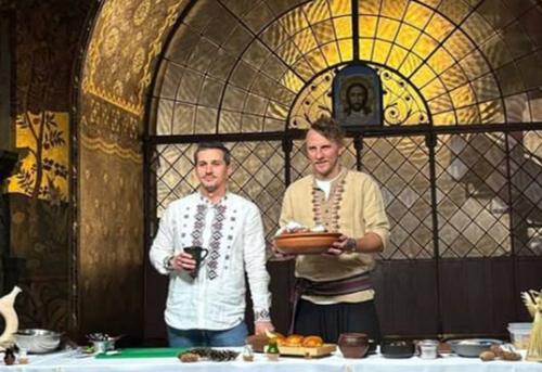 «Страна»: в Киево-Печерской лавре, отобранной у УПЦ, снимают кулинарное шоу «Страна»: в Киево-Печерской лавре, отобранной у УПЦ, снимают кулинарное шоу