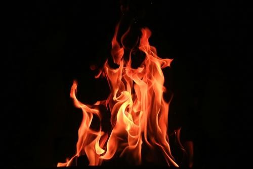 В Ростовской области пожилая женщина сожгла свой дом