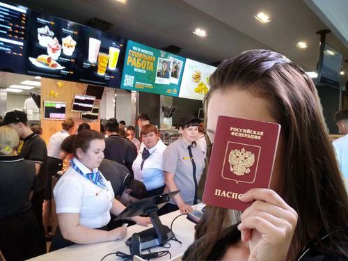 Будут ли ходить за гамбургером с паспортом? Будут ли ходить за гамбургером с паспортом?