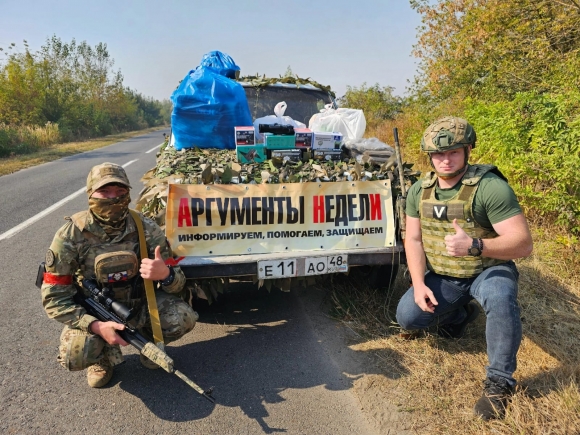 Волонтер Михаил Лисов празднует свой День рождения в зоне боевых действий 