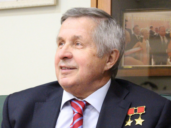 Дважды Герой СССР Савиных вспомнил, как убеждал главу правительства не топить «Мир»