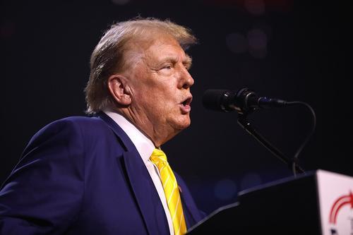 Может, Байден порчу на Трампа наводит? Может, Байден порчу на Трампа наводит?