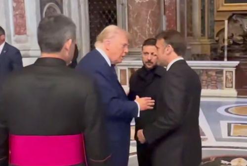 Эксперт The Sun по губам прочел слова Трампа, сказанные Макрону перед встречей с Зеленским в Ватикане