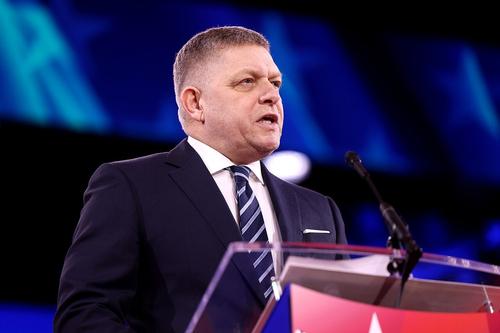 Фицо объяснил, зачем Зеленский пошел на подписание с США соглашения по природным ресурсам Фицо объяснил, зачем Зеленский пошел на подписание с США соглашения по природным ресурсам