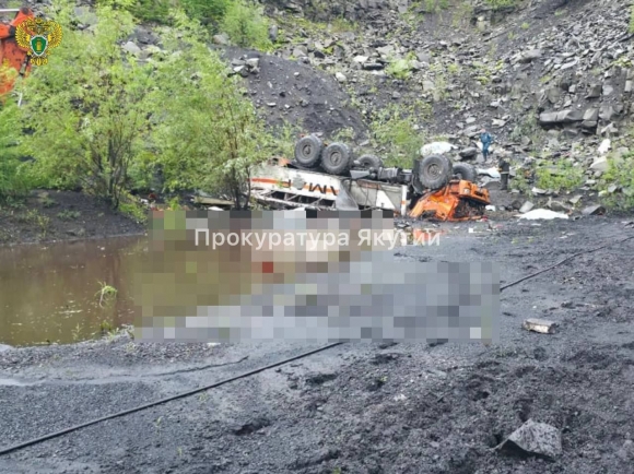 В Якутии автобус рухнул в пропасть, десятки жертв В Якутии автобус рухнул в пропасть, десятки жертв