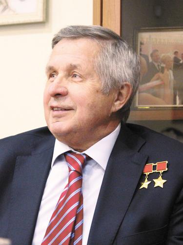 Как слетать в космос, не потеряв гланды: академик РАН Виктор Савиных о подвигах на орбите Как слетать в космос, не потеряв гланды: академик РАН Виктор Савиных о подвигах на орбите