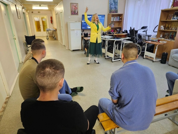 Актриса и певица Татьяна Бочкарева поддерживает бойцов своим искусством