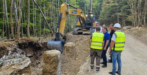 Рабочим велено на тормозить при ремонте дороги на Ай-Петри Рабочим велено на тормозить при ремонте дороги на Ай-Петри