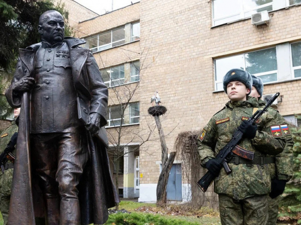Сталин извинялся за арест: в Москве открыли памятник «отцу» советского ядерного оружия