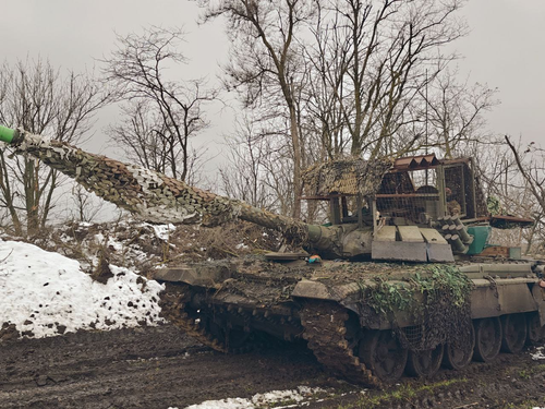 Экипаж танка Т-72Б3 новороссийских десантников уничтожил блиндаж с пехотой ВСУ на Ореховском направлении Экипаж танка Т-72Б3 новороссийских десантников уничтожил блиндаж с пехотой ВСУ на Ореховском направлении