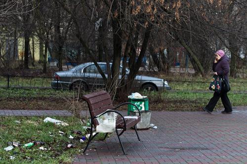 Жители Петербурга жалуются на осыпающиеся фасады и мусор у детских площадок Жители Петербурга жалуются на осыпающиеся фасады и мусор у детских площадок
