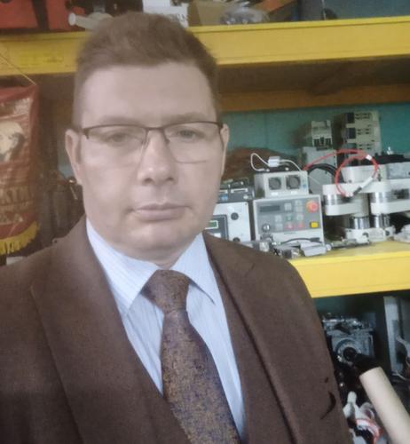 Военный инженер Танай Чолханов: Фронту нужна сеть РЭР и РЭБ с общим управлением Военный инженер Танай Чолханов: Фронту нужна сеть РЭР и РЭБ с общим управлением