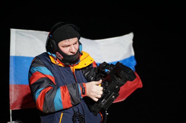 Россияне ночью в Арктике проплыли километр в ледяной воде Россияне ночью в Арктике проплыли километр в ледяной воде