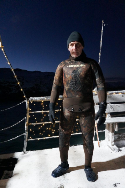 Россияне ночью в Арктике проплыли километр в ледяной воде Россияне ночью в Арктике проплыли километр в ледяной воде