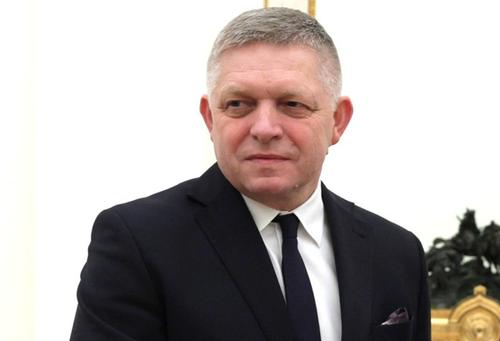 Фицо заявил, что обсудит с Зеленским поставки газа в Словакию в ближайшее время Фицо заявил, что обсудит с Зеленским поставки газа в Словакию в ближайшее время