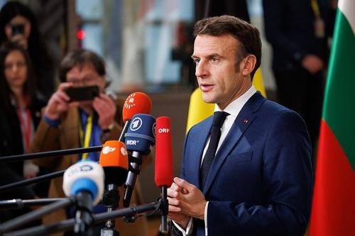 Макрон: Киеву придется вести диалог по территориальным вопросам исходя из реалий