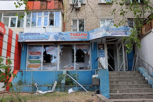 Паники нет: в Луганске оперативно устраняют последствия удара боевиков ВФУ Паники нет: в Луганске оперативно устраняют последствия удара боевиков ВФУ