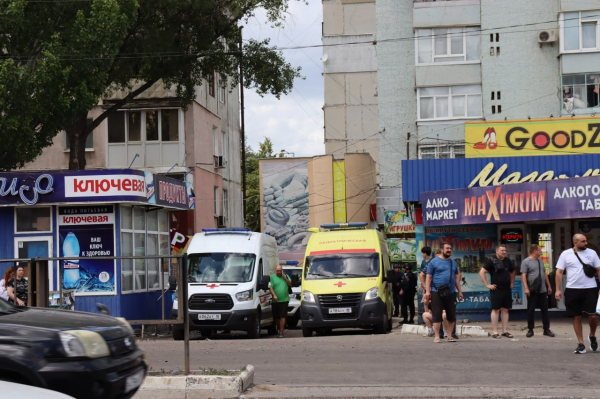 Паники нет: в Луганске оперативно устраняют последствия удара боевиков ВФУ Паники нет: в Луганске оперативно устраняют последствия удара боевиков ВФУ