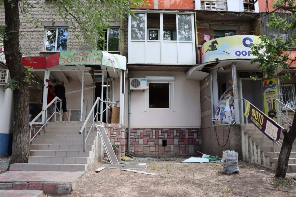 Паники нет: в Луганске оперативно устраняют последствия удара боевиков ВФУ Паники нет: в Луганске оперативно устраняют последствия удара боевиков ВФУ