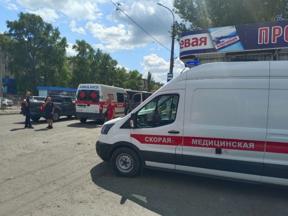 Паники нет: в Луганске оперативно устраняют последствия удара боевиков ВФУ Паники нет: в Луганске оперативно устраняют последствия удара боевиков ВФУ