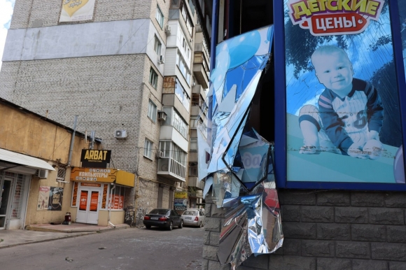 Паники нет: в Луганске оперативно устраняют последствия удара боевиков ВФУ Паники нет: в Луганске оперативно устраняют последствия удара боевиков ВФУ