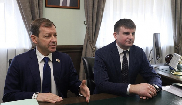 Председатель ЗСК Юрий Бурлачко встретился с главой департамента ветеринарии Краснодарского края Романом Кривоносом Председатель ЗСК Юрий Бурлачко встретился с главой департамента ветеринарии Краснодарского края Романом Кривоносом